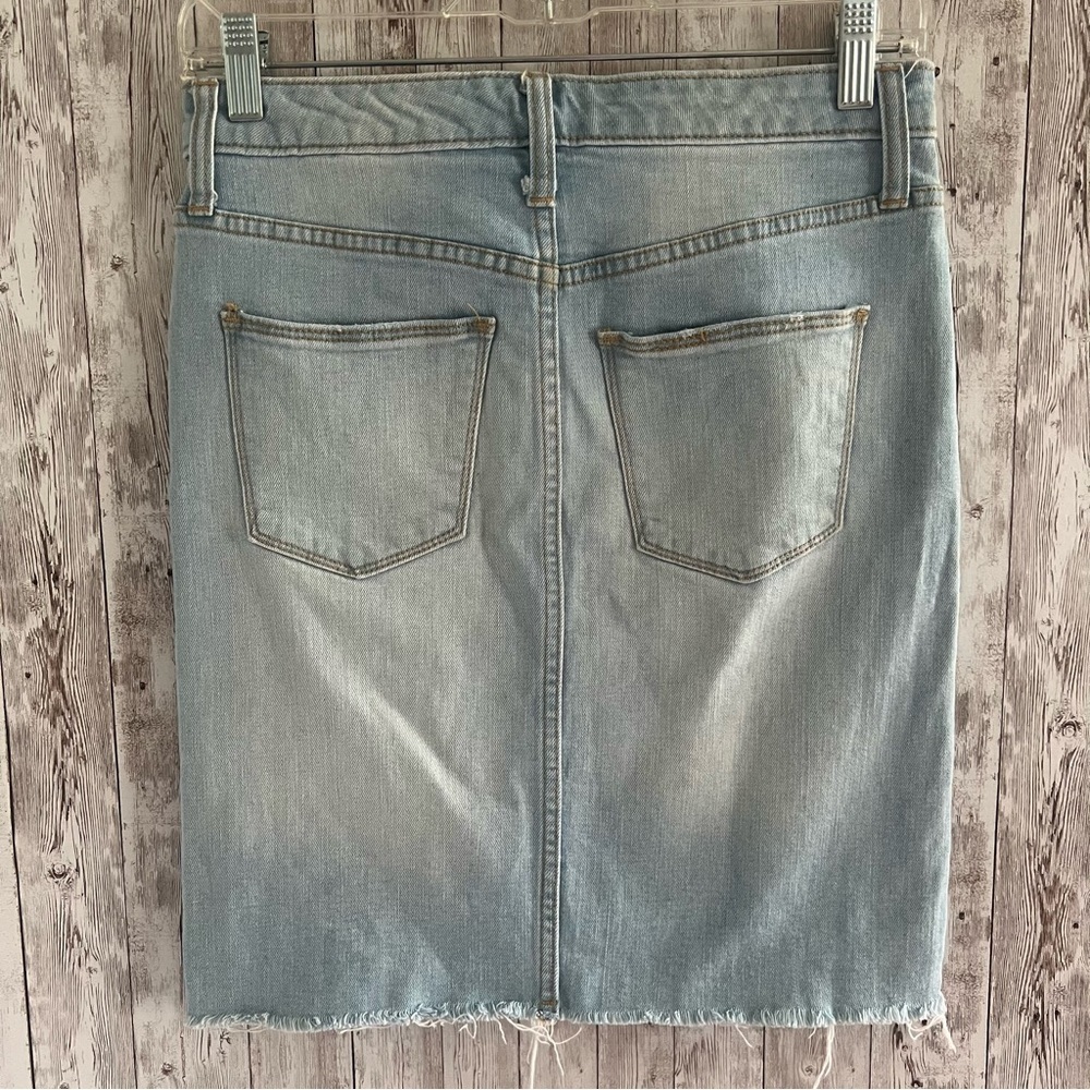 Universal Thread Light Blue Denim Skirt Raw Hem Size 2 - Picture 2 of 4